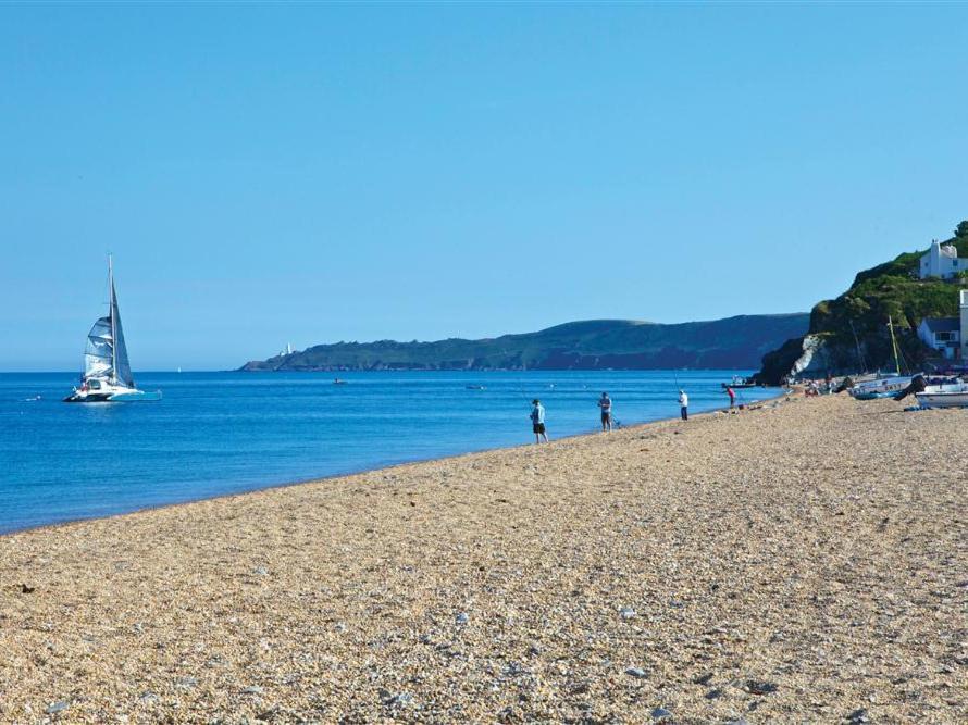 1 At The Beach Beesands Kültér fotó